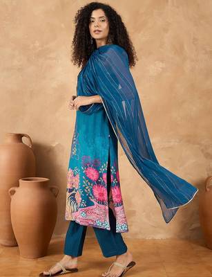 Women Floral Printed Regular Beads and Stones Kurta with Trousers & With Dupatta 5