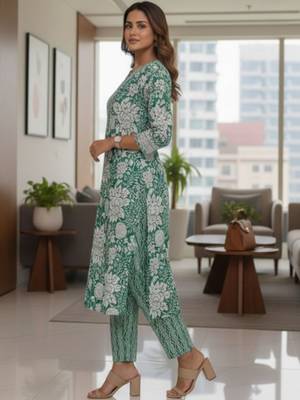 Women Floral Printed Regular Pure Cotton Kurta with Trousers & With Dupatta 4