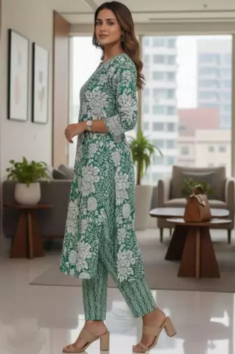 Women Floral Printed Regular Pure Cotton Kurta with Trousers & With Dupatta