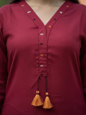 Women Regular Thread Work Kurta with Trousers 2