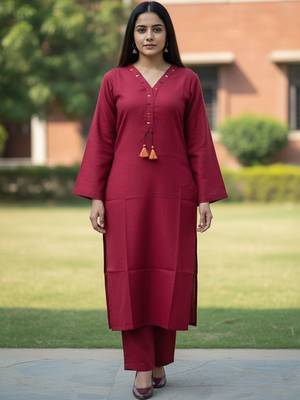 Women Regular Thread Work Kurta with Trousers 3