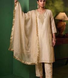Women Ethnic Motifs Embroidered Regular Thread Work Kurta with Trousers & With Dupatta