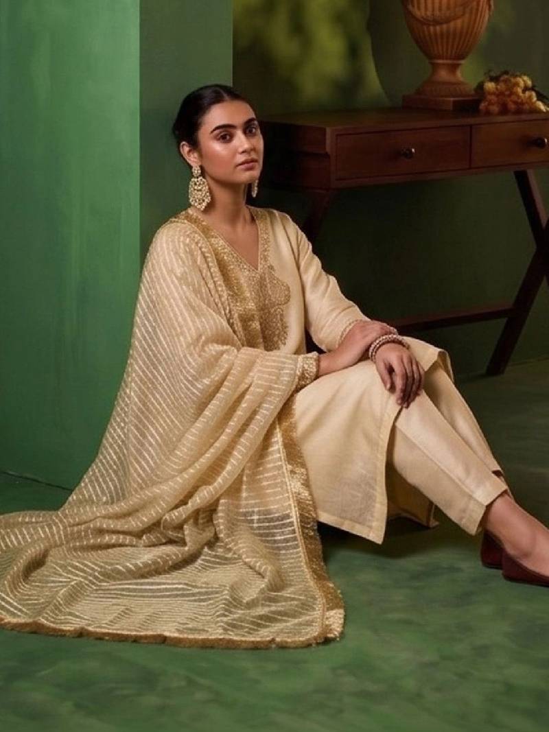 Women Ethnic Motifs Embroidered Regular Thread Work Kurta with Trousers & With Dupatta
