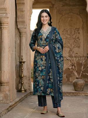 Women Floral Printed Regular Kurta with Trousers & With Dupatta 1