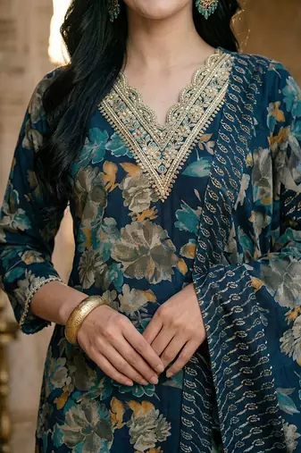 Women Floral Printed Regular Kurta with Trousers & With Dupatta