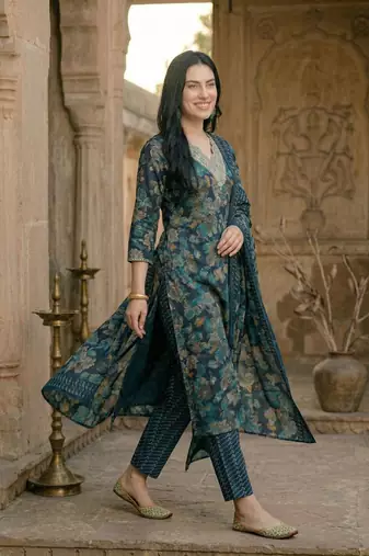 Women Floral Printed Regular Kurta with Trousers & With Dupatta