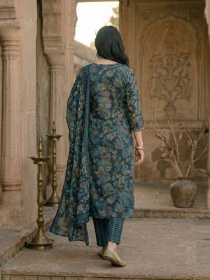 Women Floral Printed Regular Kurta with Trousers & With Dupatta 4