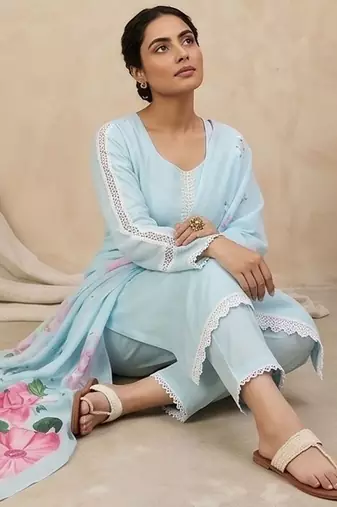 Women Floral Regular Thread Work Kurta with Trousers & With Dupatta
