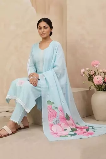 Women Floral Regular Thread Work Kurta with Trousers & With Dupatta