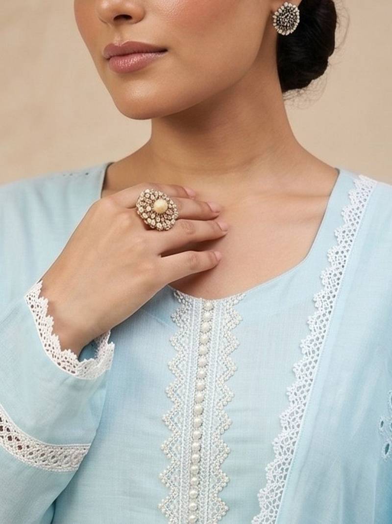 Women Floral Regular Thread Work Kurta with Trousers & With Dupatta
