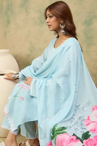 Women Textured Embroidered Kurta with Trousers & Dupatta