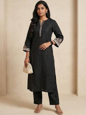 Women Regular Kurta with Trousers 5