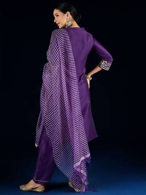Women Regular Kurta with Trousers & Dupatta 6