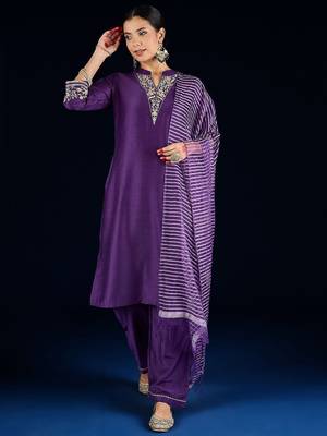 Women Regular Kurta with Trousers & Dupatta 7