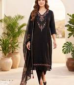 Women Floral Embroidered Regular Thread Work Kurta with Trousers & With Dupatta