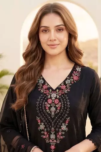 Women Floral Embroidered Regular Thread Work Kurta with Trousers & With Dupatta
