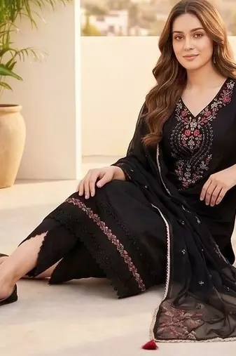 Women Floral Embroidered Regular Thread Work Kurta with Trousers & With Dupatta