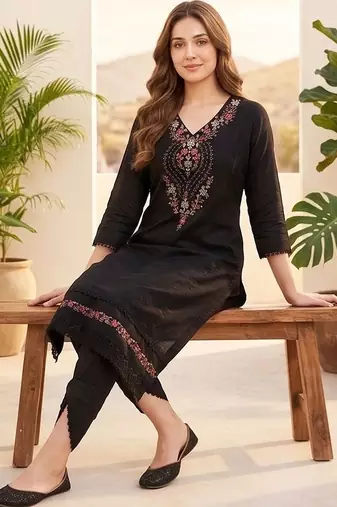 Women Floral Embroidered Regular Thread Work Kurta with Trousers & With Dupatta