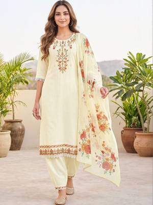 Women Floral Embroidered Regular Thread Work Kurta with Patiala & With Dupatta 1