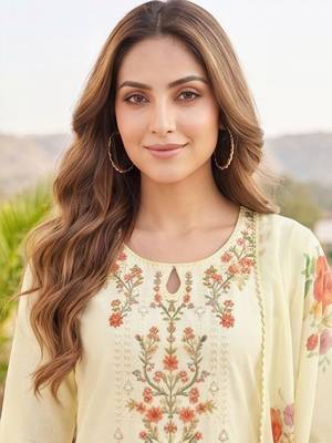 Women Floral Embroidered Regular Thread Work Kurta with Patiala & With Dupatta 2