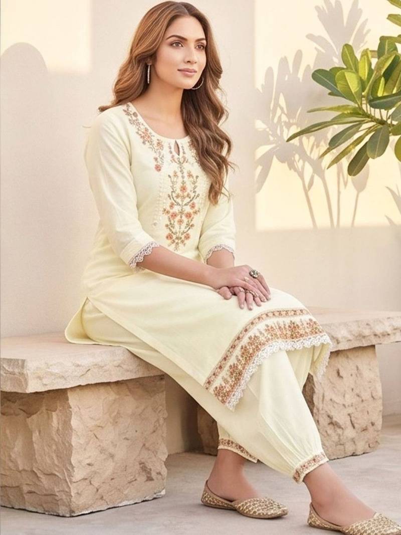Women Floral Embroidered Regular Thread Work Kurta with Patiala & With Dupatta