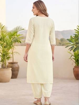 Women Floral Embroidered Regular Thread Work Kurta with Patiala & With Dupatta 6