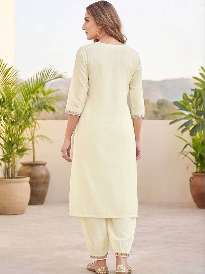 Women Floral Embroidered Regular Thread Work Kurta with Patiala & With Dupatta