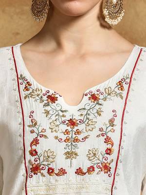 Women Floral Embroidered Regular Thread Work Kurta with Trousers & With Dupatta 2
