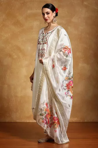 Women Floral Embroidered Regular Thread Work Kurta with Trousers & With Dupatta