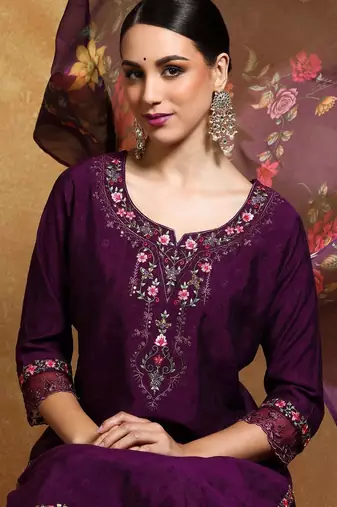 Women Floral Yoke Design Regular Thread Work Kurta with Trousers & With Dupatta