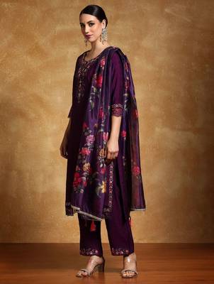 Women Floral Yoke Design Regular Thread Work Kurta with Trousers & With Dupatta 3