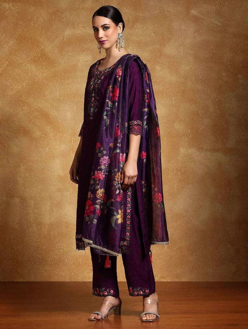 Women Floral Yoke Design Regular Thread Work Kurta with Trousers & With Dupatta
