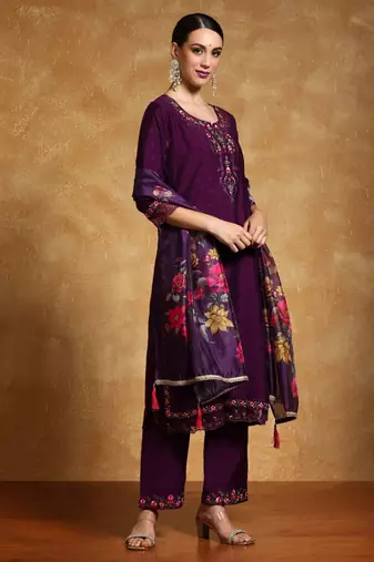 Women Floral Yoke Design Regular Thread Work Kurta with Trousers & With Dupatta