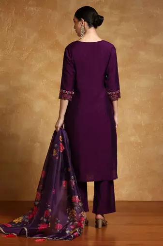 Women Floral Yoke Design Regular Thread Work Kurta with Trousers & With Dupatta