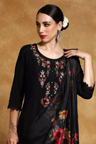Women Floral Yoke Design Regular Thread Work Kurta with Trousers & With Dupatta