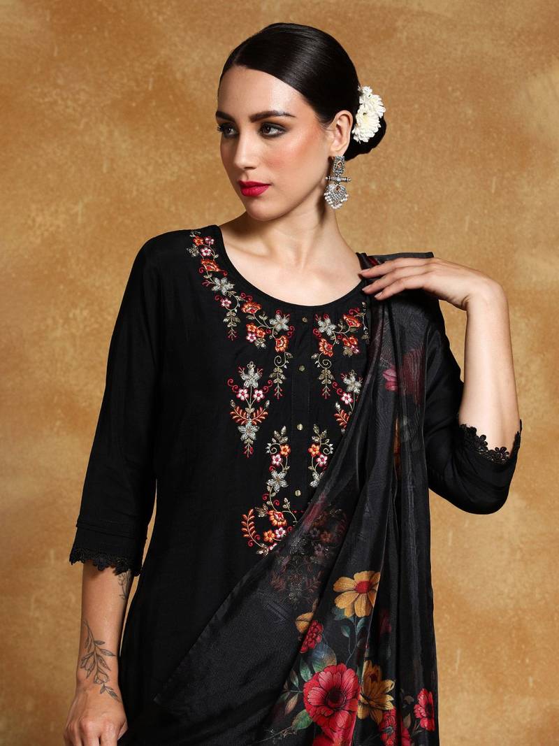 Women Floral Yoke Design Regular Thread Work Kurta with Trousers & With Dupatta
