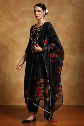 Women Floral Yoke Design Regular Thread Work Kurta with Trousers & With Dupatta
