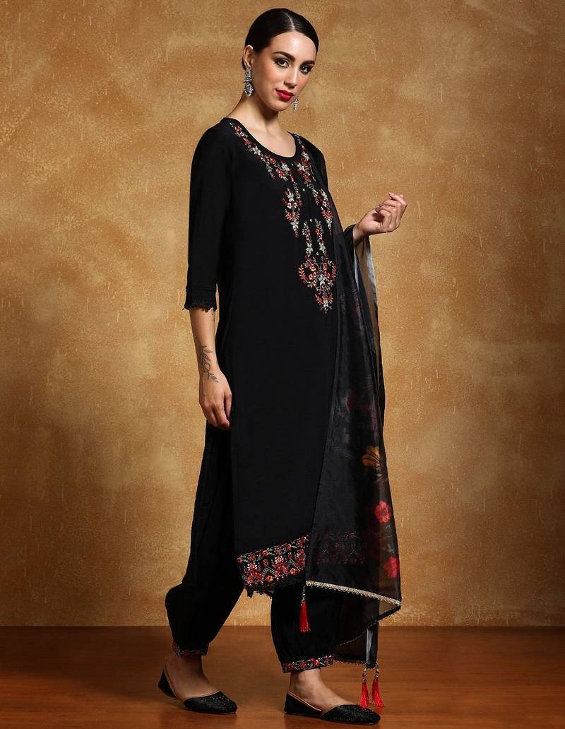 Women Floral Yoke Design Regular Thread Work Kurta with Trousers & With Dupatta