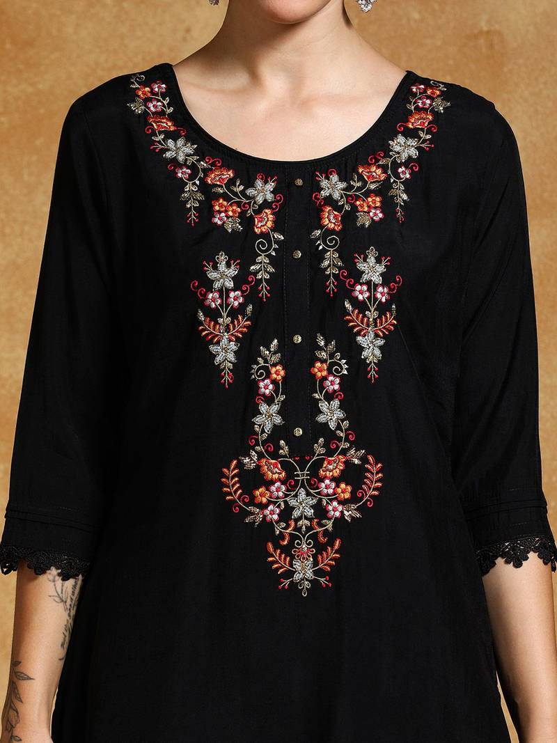 Women Floral Yoke Design Regular Thread Work Kurta with Trousers & With Dupatta