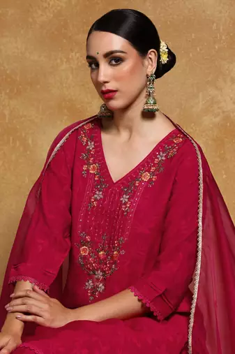 Women Floral Embroidered Regular Kurta with Trousers & With Dupatta