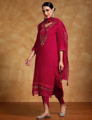 Women Floral Embroidered Regular Kurta with Trousers & With Dupatta 1