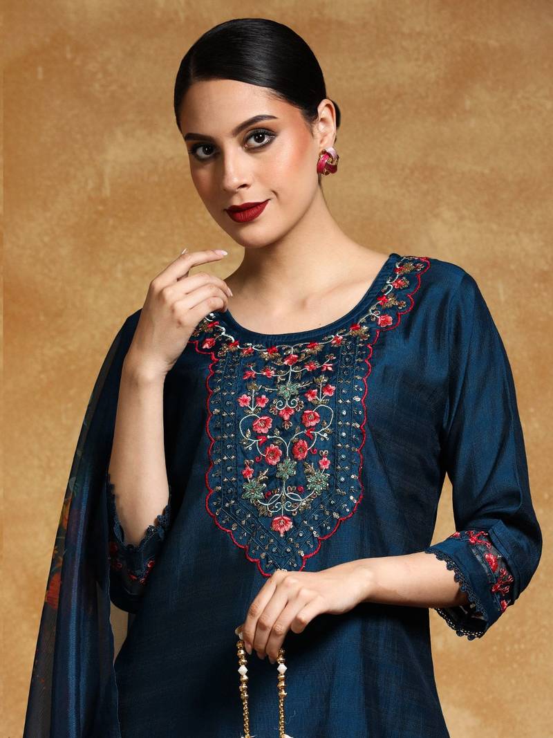 Women Floral Embroidered Regular Thread Work Kurta with Trousers & With Dupatta