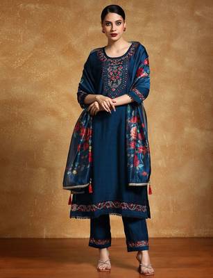 Women Floral Embroidered Regular Thread Work Kurta with Trousers & With Dupatta 1