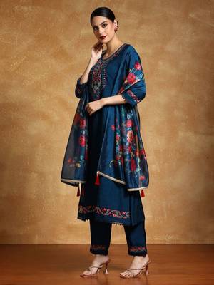 Women Floral Embroidered Regular Thread Work Kurta with Trousers & With Dupatta 3