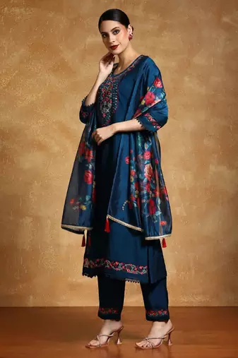 Women Floral Embroidered Regular Thread Work Kurta with Trousers & With Dupatta
