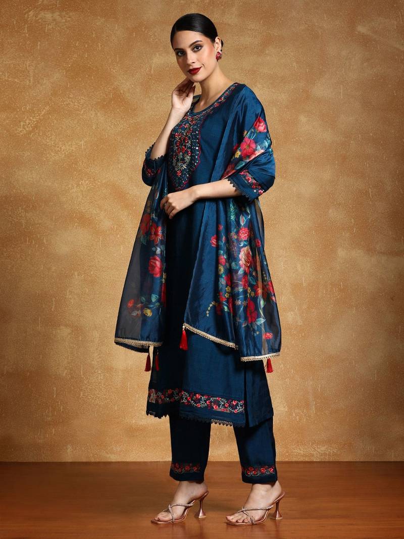 Women Floral Embroidered Regular Thread Work Kurta with Trousers & With Dupatta