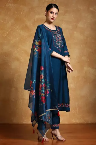 Women Floral Embroidered Regular Thread Work Kurta with Trousers & With Dupatta