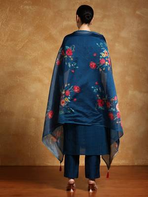 Women Floral Embroidered Regular Thread Work Kurta with Trousers & With Dupatta 5