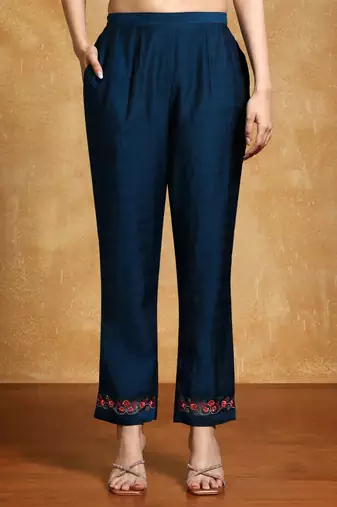 Women Floral Embroidered Regular Thread Work Kurta with Trousers & With Dupatta