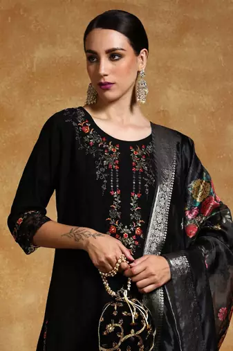 Women Floral Embroidered Regular Thread Work Kurta with Trousers & With Dupatta